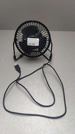 Этот небольшой современный вентилятор способен подарить долгожданную прохладу в . . фото 2