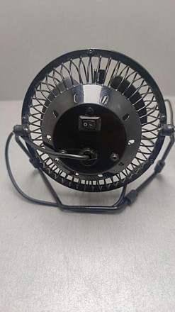 Этот небольшой современный вентилятор способен подарить долгожданную прохладу в . . фото 5