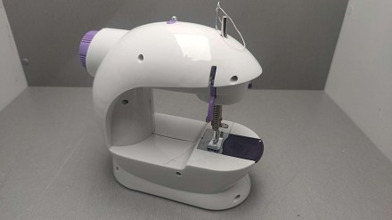 Швейная мини машинка портативная Mini Sewing Machine SM-202A 4 в 1 с педалью и а. . фото 7