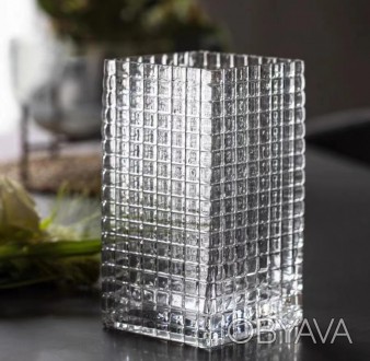 Ваза скляна 
Елегантна ваза з міцного скла з оригінальним дизайнерським рішенням. . фото 1