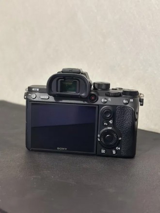 Продаю свою камеру Sony A7 III с китовым объективом 28-70, а так же одна из топо. . фото 4