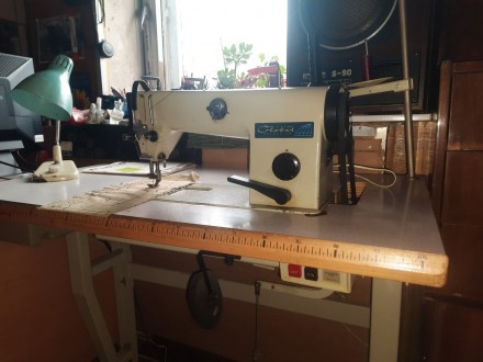 Двоголкова промислова швейна машина човникового стібка Global DN 342. Киев. фото 1