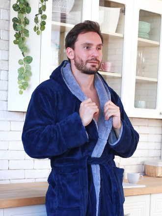 
Чоловічий халат – зручний домашній одяг, що не стискує руху і добре захищає від. . фото 3