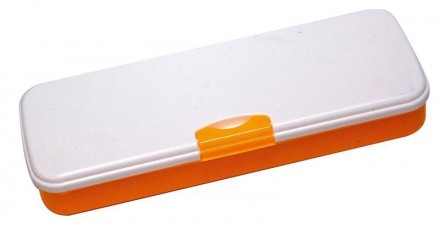 Небольшой пластиковый пенал оранжевого цвета с оригинальной застежкой. Внутри им. . фото 2