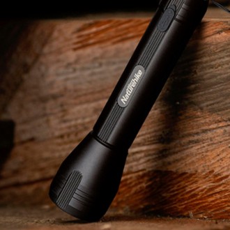 Фонарь ручной Naturehike NH20ZM010 Black
Фонарь ручной Tactical 5W IPX4 2600mAh . . фото 3