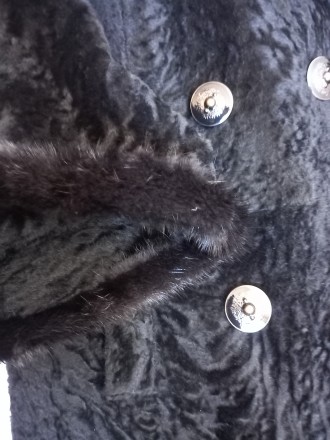 Натуральное меховое пальто Glabor , черного цвета из каракуля  - с витком больши. . фото 8
