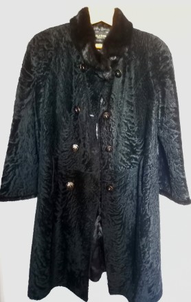 Натуральное меховое пальто Glabor , черного цвета из каракуля  - с витком больши. . фото 3