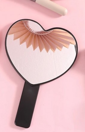 Зеркало Сердце с ручкой
Зеркало в виде сердечка – отличный, современный аксессуа. . фото 5