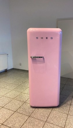 Холодильник Smeg Retro Pink Cadillac. Повністю робочий немає дефектів. Висота 15. . фото 2