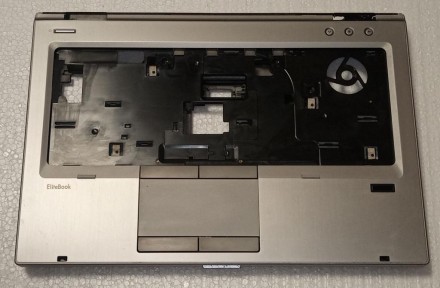 Низ корпуса з ноутбука HP EliteBook 8470p (поддон та палмрест в зборі)

Стан н. . фото 2