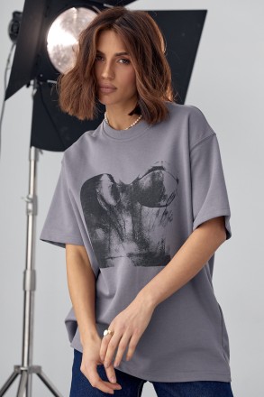 Женская трикотажная футболка оверсайз – это стильный элемент гардероба, сочетающ. . фото 9