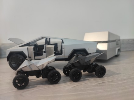 Інерційна машинка срібного кольору Тесла Кібертрак (Cybertruck) з трейлером та к. . фото 2