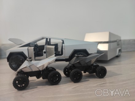 Інерційна машинка срібного кольору Тесла Кібертрак (Cybertruck) з трейлером та к. . фото 1