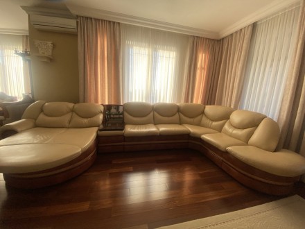 Продаю шкіряний диван в ідеальному стані. Дуже зручний, комфортний, красивий.
М. . фото 2