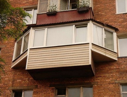 Виготовлення та професійний монтаж металлопластикових балконів з розширенням під. . фото 3