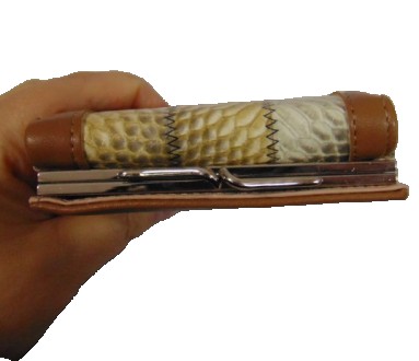 Женский кошелек на кнопке маленького размера
Внутри 1 большое отделение для купю. . фото 4
