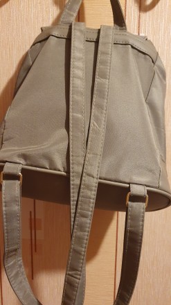 Рюкзак жіночий в ідеальному стані сірого кольору. Одне відділення, всередині одн. . фото 4