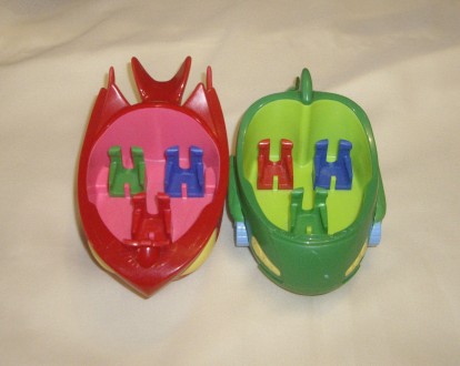 Машинки з наборів PJ Masks-з відомого мультсеріалу "Герої в масках".
. . фото 4