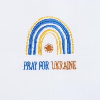 Футболка жіноча патріотична з вишитим надписом Pray for Ukraine та веселкою від . . фото 4