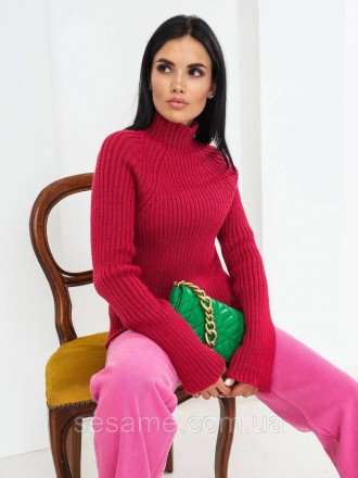 Яркий лаконичный свитер в стиле вязка-резинка станет любимой вещью в повседневно. . фото 2