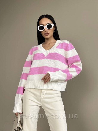 Смугастий светр з V-подібним вирізом — ідеальний вибір для тих, хто хоче мати ст. . фото 4