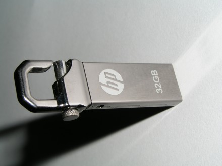 HP USB FLASH DRIVE v250 32 Гб

Новый флэш накопитель, в оригинальной упаковке.. . фото 3
