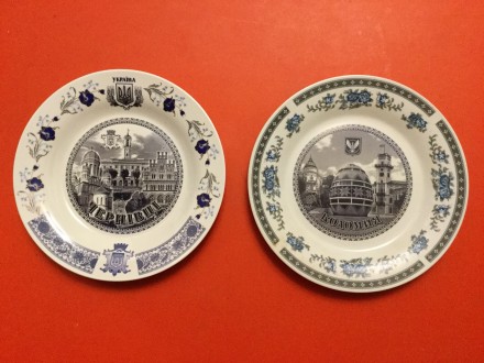 В наличии большой выбор сувениров со всего мира: тарелки, магниты, монеты и т. д. . фото 3