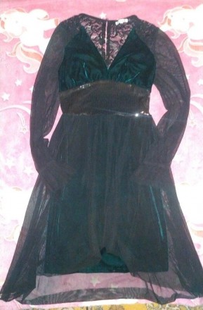 Нарядна велюрова зелена сукня з довгими рукавами із сіточки.

Розмір S.
Замір. . фото 3