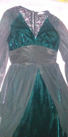 Нарядна велюрова зелена сукня з довгими рукавами із сіточки.

Розмір S.
Замір. . фото 5