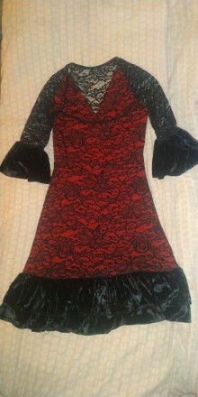 Нова сукня, розпродаж залишку, без бумажняної бірки.

Розмір S.

Країна виро. . фото 3