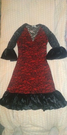 Нова сукня, розпродаж залишку, без бумажняної бірки.

Розмір S.

Країна виро. . фото 2