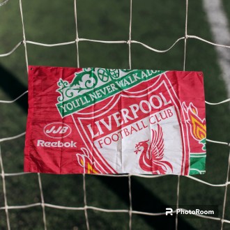 Футбоьный флаг-баннер FC Liverpool, размер 120х75см, в хорошем состоянии. . фото 2