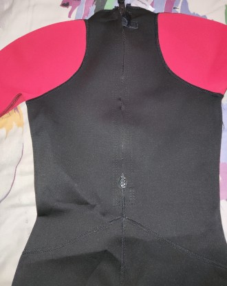 Подростковый гидрокостюм Tribord, примерно, на 11-12 лет, длина от плеча до низа. . фото 4