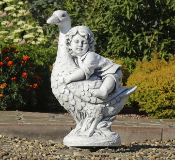 Садовая скульптура из полигипса серого цвета в виде мальчика на гусе – это замеч. . фото 2