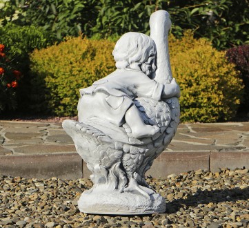 Садовая скульптура из полигипса серого цвета в виде мальчика на гусе – это замеч. . фото 7