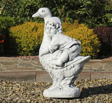 Садовая скульптура из полигипса серого цвета в виде мальчика на гусе – это замеч. . фото 4