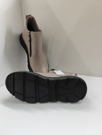 Жіночі черевики з натуральної шкіри, всередині італійське сукно, висота черевика. . фото 6
