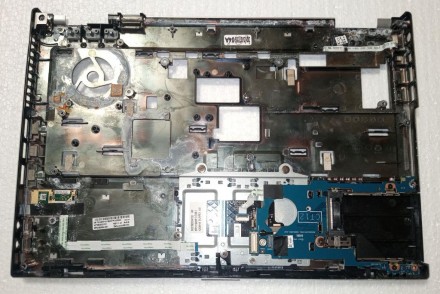 Нижня частина корпуса з ноутбука HP EliteBook 8470p (поддон та палмрест)

Зовн. . фото 4