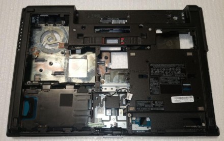 Нижня частина корпуса з ноутбука HP EliteBook 8470p (поддон та палмрест)

Зовн. . фото 3