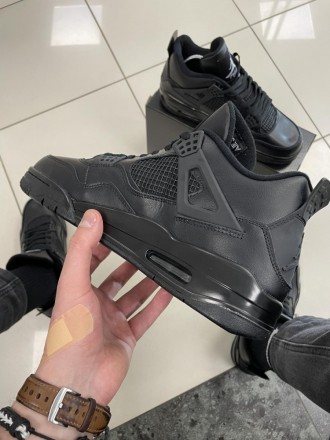 
 
 Кроссовки Nike Air Jordan Retro 4 all black
41 (26 см)	
42 (26.5 см)	
43 (27. . фото 6