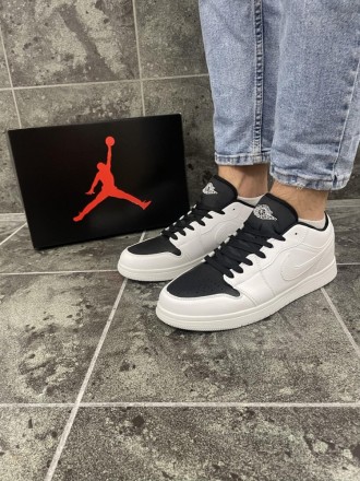 
 
 Кроссовки Nike Air Jordan 1 low, белые с чёрным носком
41 (26 см)	
42 (26.5 . . фото 3