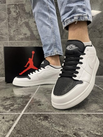 
 
 Кроссовки Nike Air Jordan 1 low, белые с чёрным носком
41 (26 см)	
42 (26.5 . . фото 4