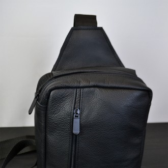Мужская черная сумка-слинг из натуральной кожи – элегантный и практичный аксессу. . фото 8