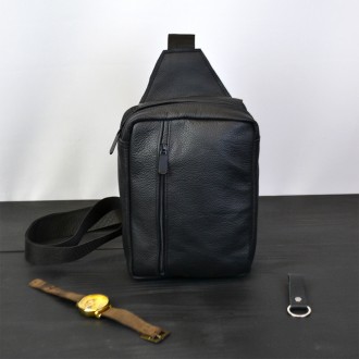 Мужская черная сумка-слинг из натуральной кожи – элегантный и практичный аксессу. . фото 3
