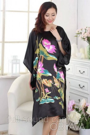 Элегантное атласное платье кимоно с разрезиками по бокам, уютное и роскошное для. . фото 1