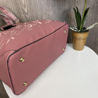 
Женская сумка с цветами
 Характеристики:
Материал: качественная ПУ кожа, отличн. . фото 7