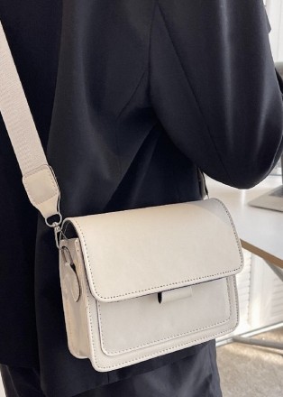 
Женская сумочка кросс-боди на один отдел с серебряной фурнитурой
Размеры - 20х7. . фото 3