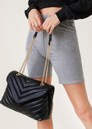 
Женская сумочка кросс-боди с золотой фурнитурой на два отдела
Размеры - 34х20х8. . фото 9