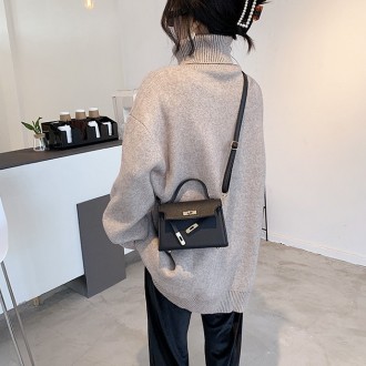 
Женская сумочка на одно отделение, фурнитура золотого цвета
Параметры - высота . . фото 4