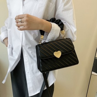 
Женская сумочка на два отдела с золотой фурнитурой
Параметры - высота 15(см), д. . фото 4